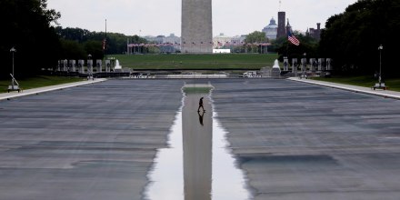 Trump sigue insistiendo, sin aportar pruebas, que el estanque del Lincoln Memorial fue vandalizado