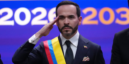 El conservador Abelardo de la Espriella jura como presidente de Colombia en Cali