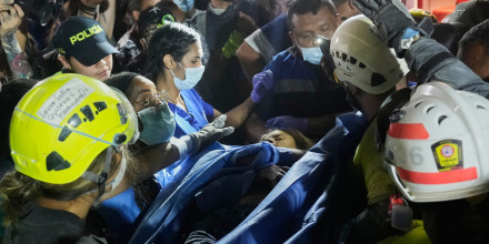 La respuesta ante el sismo pone a prueba al Gobierno y a los equipos de rescate