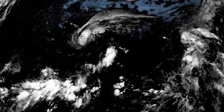 Lala se convierte en huracán y se acerca a Hawaii con fuertes lluvias y vientos