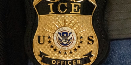 ICE busca blindar a los agentes locales que asistan en las detenciones migratorias con una póliza legal