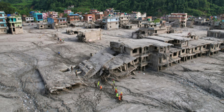 Decenas de estadounidenses siguen desaparecidos tras aluvión en Nepal