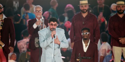Bad Bunny desata furor en el cierre de su gira en Puerto Rico y habla del “desastre” en la isla
