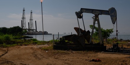 Trump anuncia acuerdo con Venezuela para controlar 65,000 millones de barriles de crudo de sus reservas
