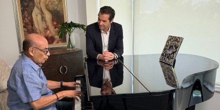 Diez años sin Juan Gabriel: hablamos con el director artístico que hizo sus arreglos