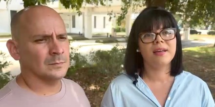 Tras un dramático intento de deportación a Brasil, la esposa de un militar latino recibe permiso para seguir en EE.UU. por ahora