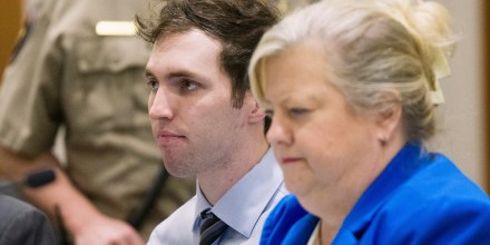 El juez a cargo del caso del asesinato de Charlie Kirk decide proceder con el juicio contra Tyler Robinson