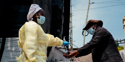 México emite una alerta de viaje para países afectados por el brote de ébola en África