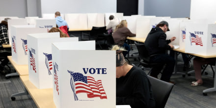 Grupos de defensa lanzan esfuerzo para que más de 5 millones de latinos voten en noviembre