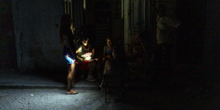 Más de la mitad de Cuba se queda sin electricidad mientras la crisis se agrava