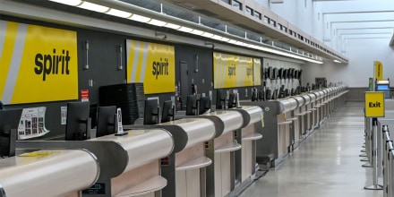 El cierre de la aerolínea Spirit deja a miles de pasajeros y trabajadores en incertidumbre
