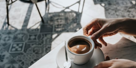 Tomar hasta cinco tazas de café al día puede beneficiar al corazón, según estudio
