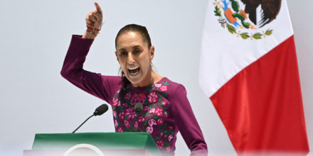 Sheinbaum conmemora su triunfo electoral con un discurso sobre la "injerencia"