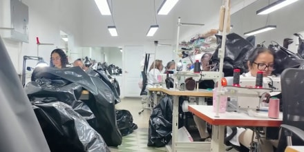 Diseñador ahora fabrica bolsas para cadáveres en Venezuela 