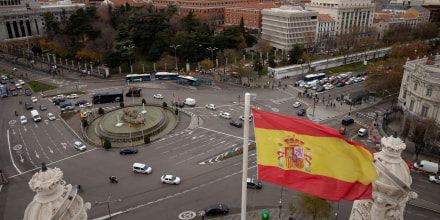 ¿Por qué EE.UU. y España toman caminos radicalmente opuestos sobre la migración?