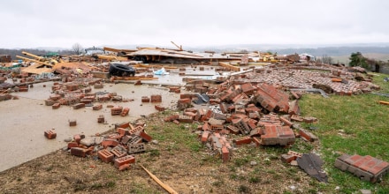 El Medio Oeste se recupera de las devastadoras tormentas mientras las lluvias golpean el Norte