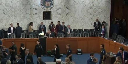 El fiscal general interino retira polémico fondo para compensar a simpatizantes de Trump