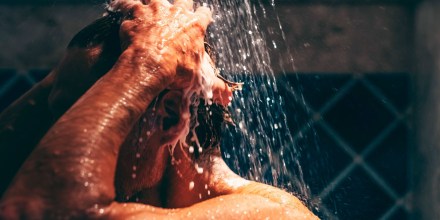 Por qué algunos hombres están rehusándose a bañarse todos los días