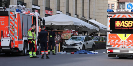Conductor atropella a una multitud y mata a dos personas en Alemania