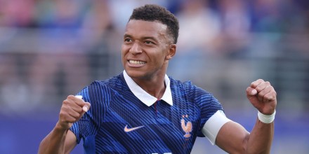 Mbappé anotó dos de los goles con los que Francia eliminó a Suecia