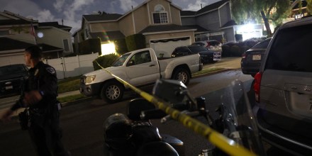 Las autoridades registran la casa del sospechoso en Torrance, California