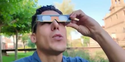 Miles de personas se preparan para ver un eclipse solar total en España