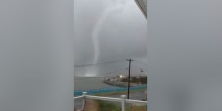 Vea una impresionante tromba marina convertida en tornado en Nueva York