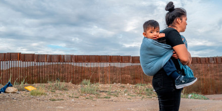 EE.UU. busca que abogados militares representen a niños migrantes no acompañados