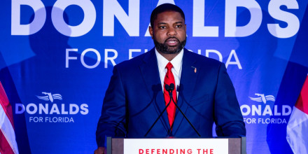 El candidato respaldado por Trump ganó en las primarias para suceder a DeSantis en Florida