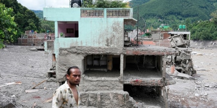 Nepal celebra funerales masivos para los muertos de las históricas inundaciones