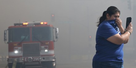 El incendio en la bodega de refrigeración de Boyle Heights empeora el aire de Los Ángeles