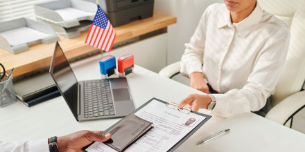 Jueves de inmigración: ¿Cuánto están tardando los permisos de trabajo?