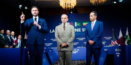 Vance dice que Irán ha accedido a dejar entrar inspectores nucleares