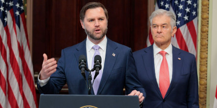 El Gobierno de Trump suspende fondos para Medicaid en California y advierte a más estados