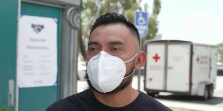 Un barrio latino de Los Ángeles sufre los efectos del prolongado incendio en un almacén