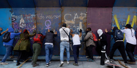 Maestros bloquean accesos al Zócalo de la Ciudad de México