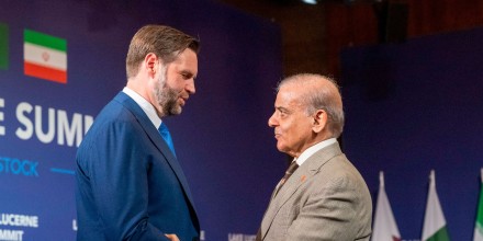Vance dice que Irán ha accedido a dejar entrar inspectores nucleares