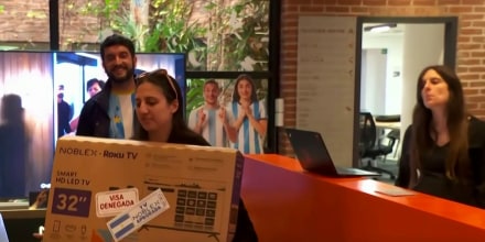 Regalan televisores a los fans argentinos que no obtuvieron visa de EE.UU. para el torneo