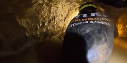 Rescatan a una persona del grupo de buscadores de oro en cueva en Laos