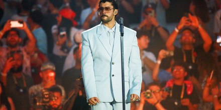 Bad Bunny habla de la crisis de Puerto Rico en el cierre de su gira en la isla