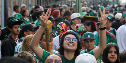 Cientos de aficionados llenan el Zócalo de México para disfrutar del Fan Fest
