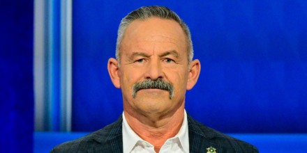 El candidato republicano a gobernador de California defiende a ICE en debate