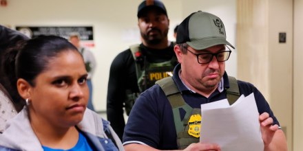 Abogada analiza por qué el Gobierno descongeló algunos trámites migratorios