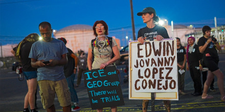 La muerte de otro inmigrante latino reaviva las protestas en el centro de ICE en Nueva Jersey