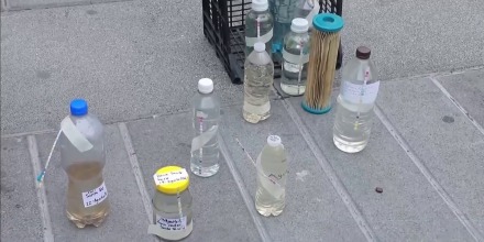 Protestan por agua contaminada con residuos fecales en Guadalajara