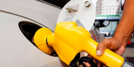 La gasolina bajó tres centavos, pero advierten que es momentáneo