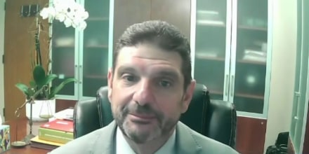 Abogados denuncian el robo de su identidad para estafar miles de dólares a inmigrantes