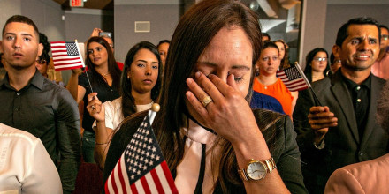 Qué pueden esperar cubanos y venezolanos con casos de naturalización congelados
