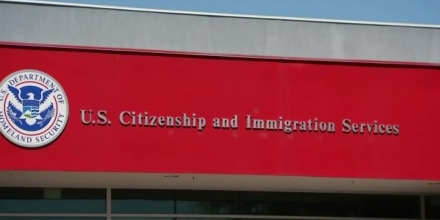 El Gobierno advierte que desestimará todos los casos de asilo que no paguen las nuevas tarifas de USCIS