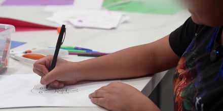 El temor a ICE lleva a algunas familias latinas a no inscribir a sus hijos en la escuela